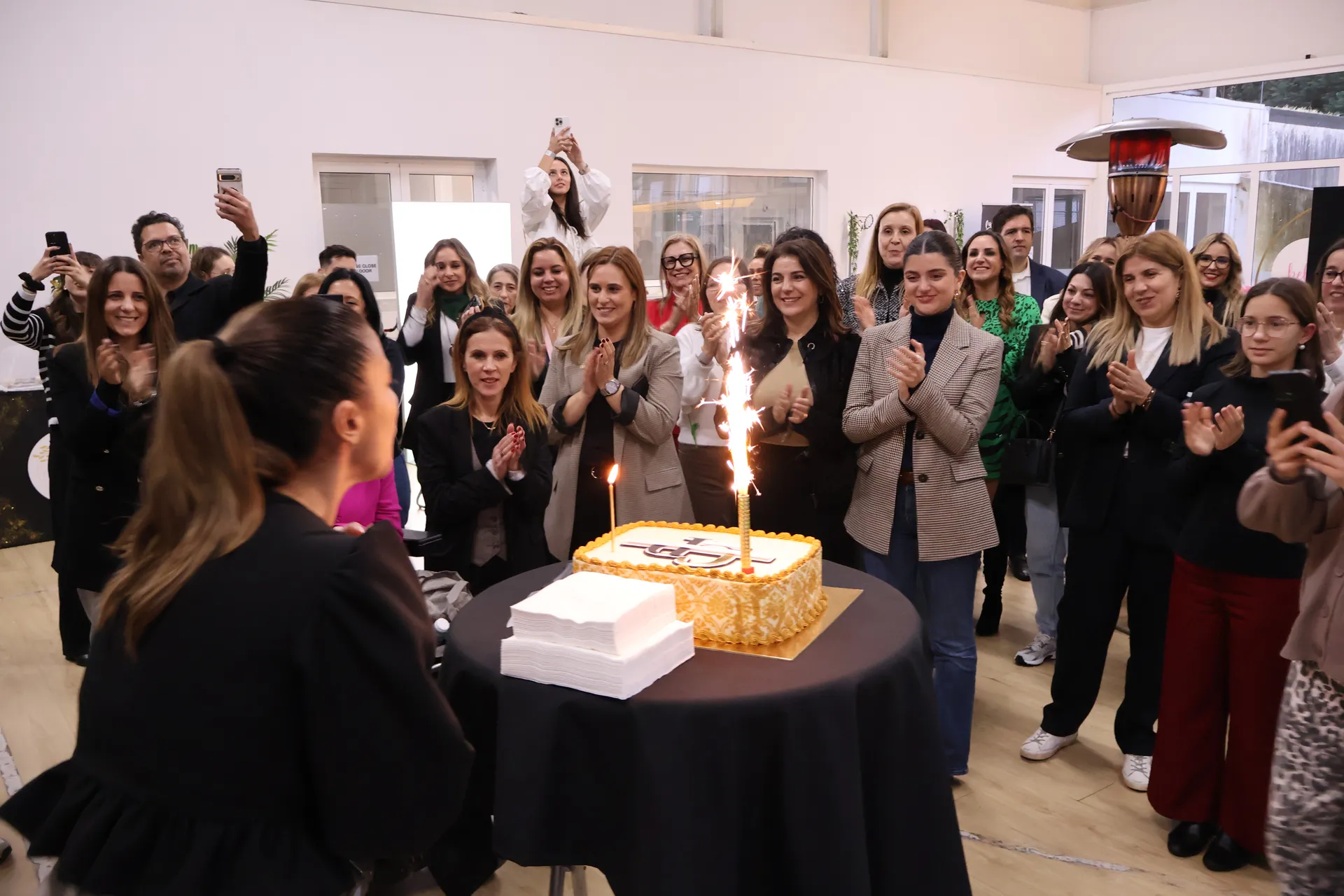 bolo aniversario da empresa wellness corporate